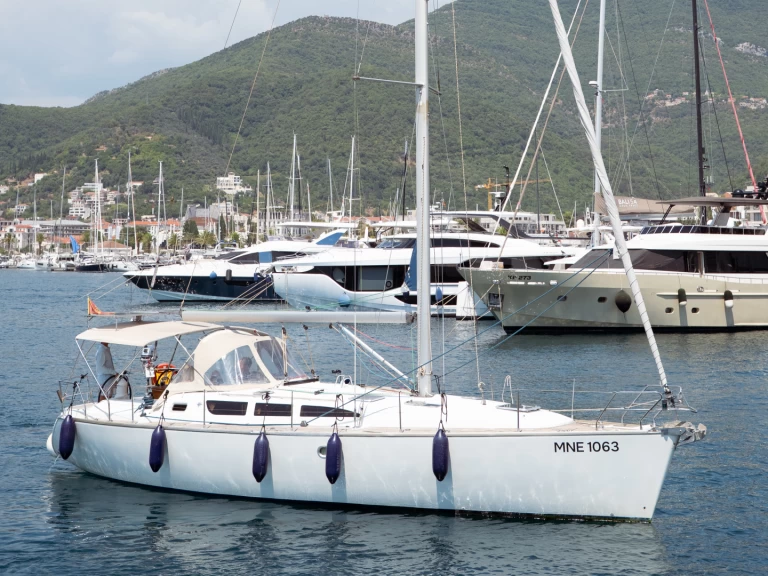 Jeanneau Sun Odyssey 40.3 jednotlivci a charterové společnosti v Tivat