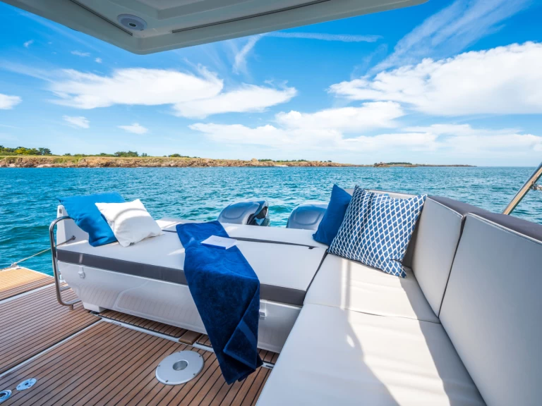 Pronajmout Motorová loď se skipperem či ne Bénéteau v Biograd Na Moru