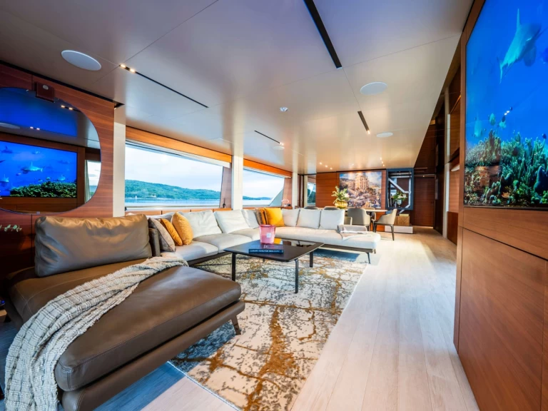 Custom Line SK jednotlivci a charterové společnosti v Francouzská riviéra