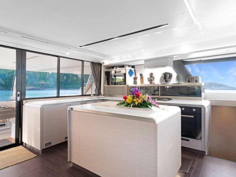 Pronájem Jachta Fountaine Pajot s licencí