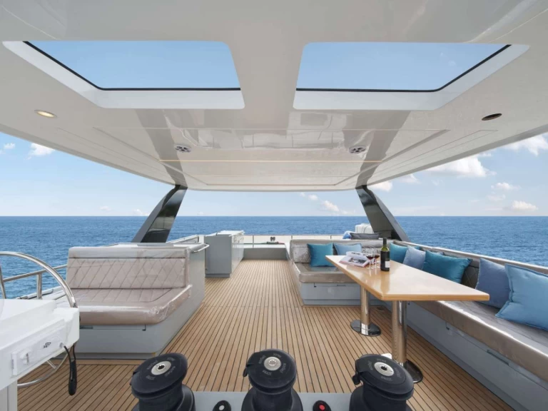 HeySea ANDARE OLTRE jednotlivci a charterové společnosti v Nea Peramos