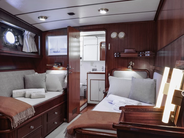 Pronajmout si  Pacific Class 85 v Castellammare di Stabia