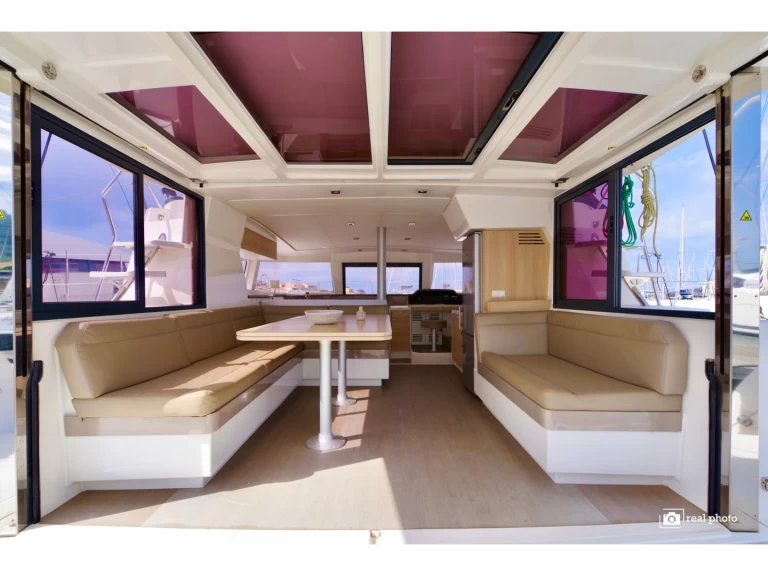 Katamarán k pronájmu v Olbia za nejlepší cenu