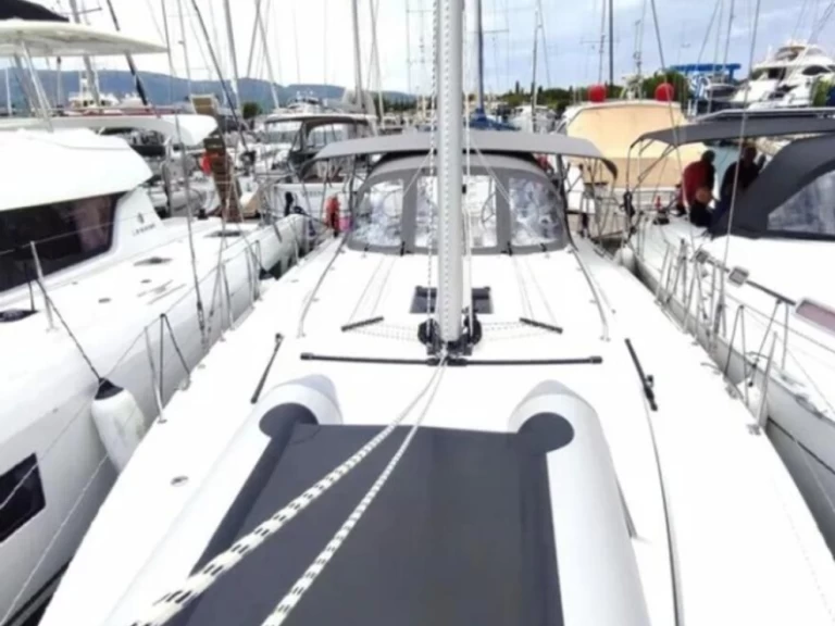 Bavaria Bavaria C42 jednotlivci a charterové společnosti v Lefkáda