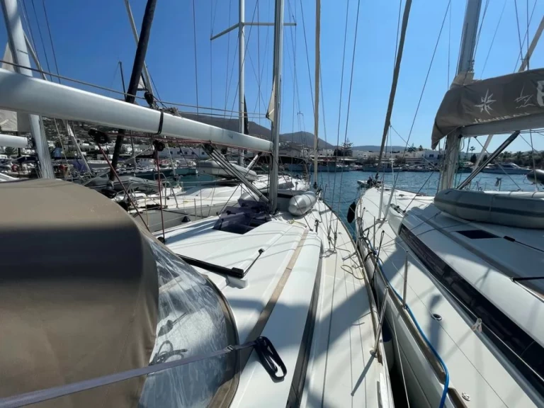 Pronajmout si Jeanneau Sun Odyssey 419 v Paros (ostrov)