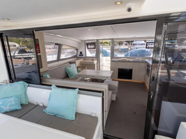 Pronájem lodi Aalsmeer lákavé ceny Leopard 43 Power Cat Full Equipe