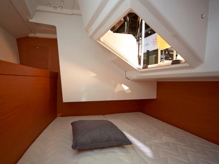 Pronájem Plachetnice Jeanneau s licencí