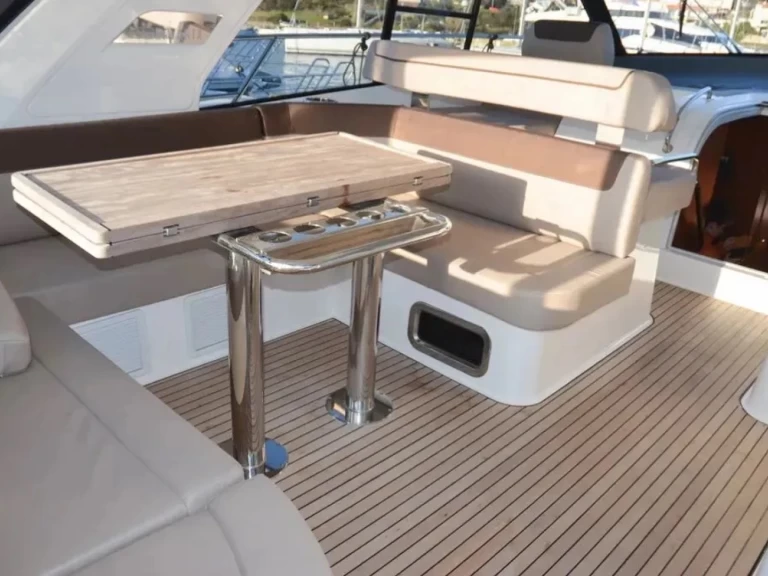 Pronájem Motorová loď Bavaria s licencí