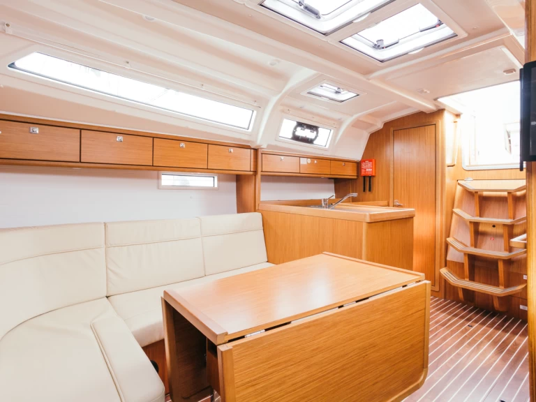 Pronajmout si Bavaria Cruiser 37 v Lemmer