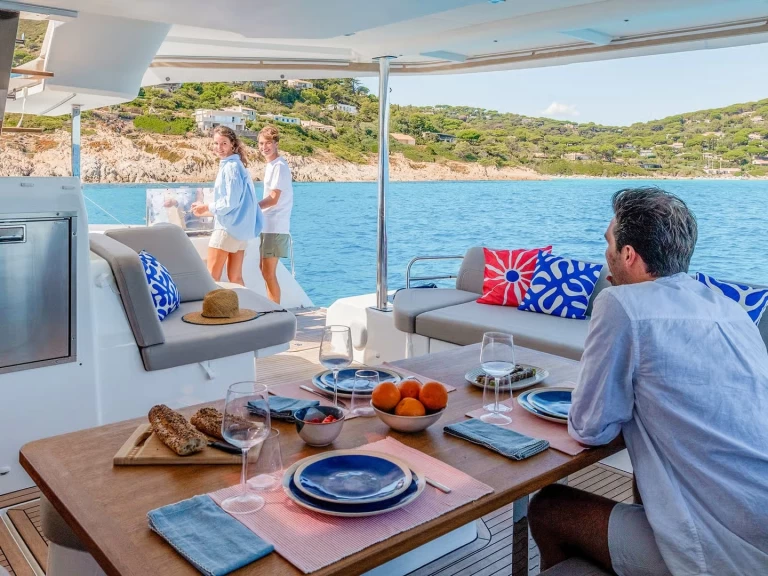 Pronájem lodi Fountaine Pajot Fountaine Pajot FP 44 Quatuor - 4 + 2 cab. v Alimos na Samboatu