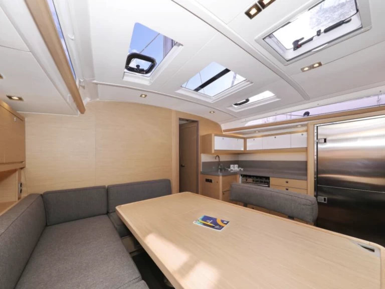 Dufour Dufour 470 jednotlivci a charterové společnosti v Donji Seget