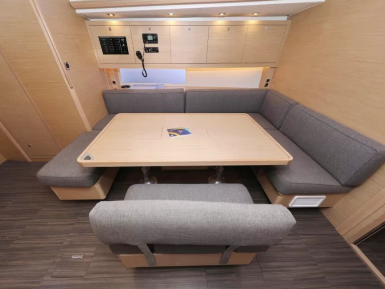 Pronájem jachty v Donji Seget -Dufour Dufour 470 na Samboatu