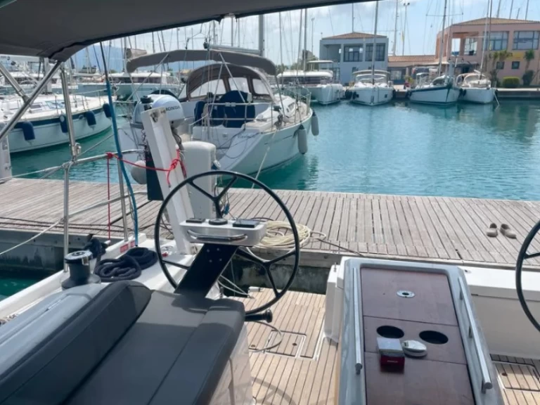 Pronajmout si Dufour Dufour 390 v Lefkáda