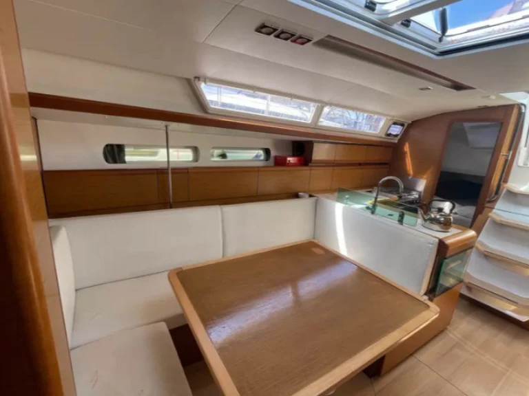 Pronajmout Plachetnice se skipperem či ne Jeanneau v Paros (ostrov)