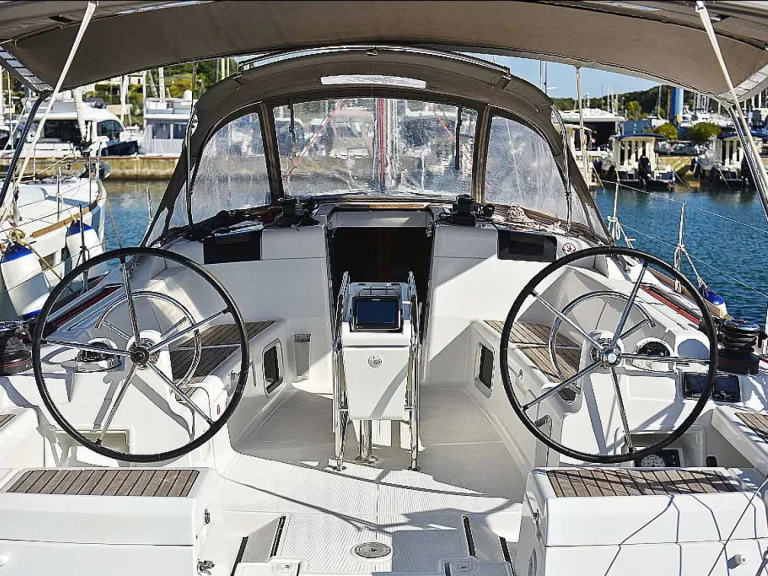 Jeanneau Sun Odyssey 449 jednotlivci a charterové společnosti v Kos