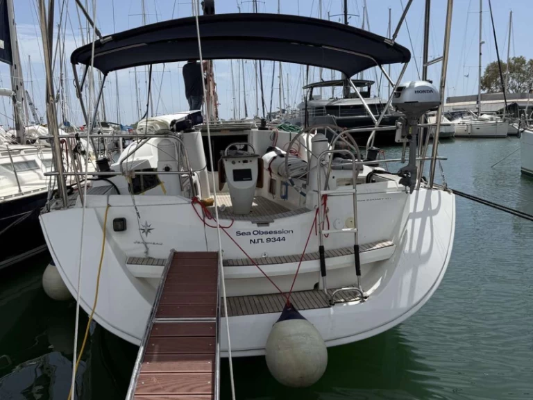 Jeanneau Sun Odyssey 42i jednotlivci a charterové společnosti v Nidri