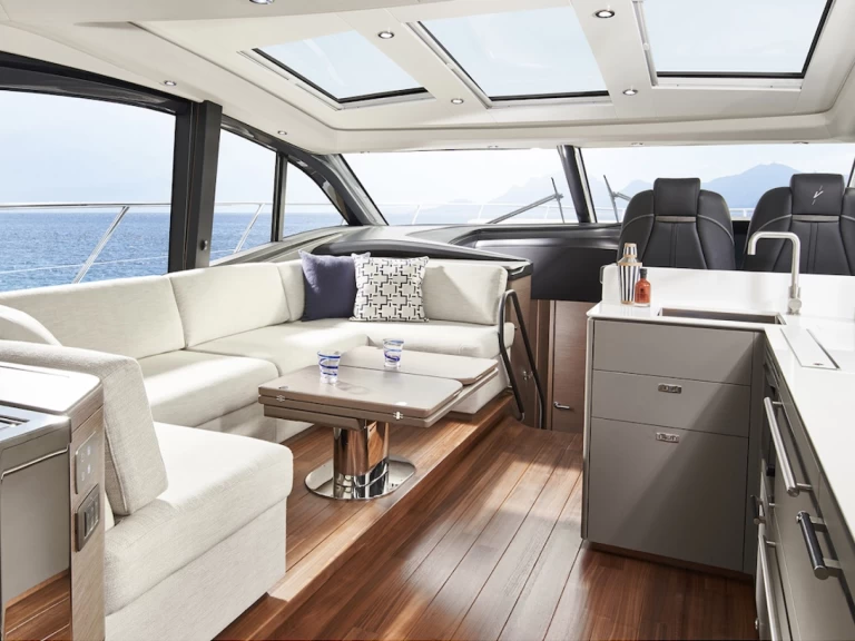 Pronájem lodi Port de Saint Tropez lákavé ceny Princess V55