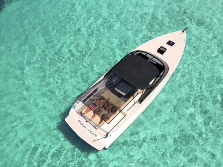 Pronajmout Motorová loď se skipperem či ne VanDutch v Port de Saint Tropez