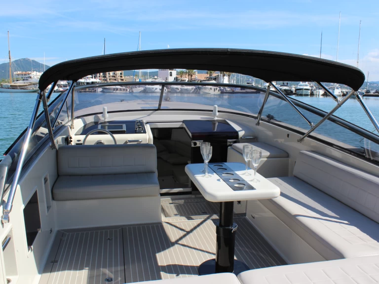 Pronájem Motorová loď VanDutch s licencí