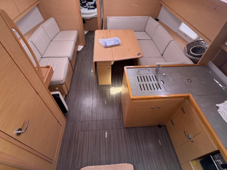 Pronájem lodi Hyeres lákavé ceny DUFOUR 390