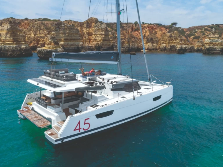 Fountaine Pajot Elba 45 jednotlivci a charterové společnosti v Ajaccio