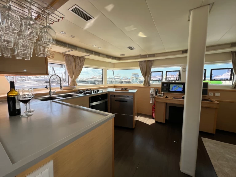 Lagoon Lagoon 52 F jednotlivci a charterové společnosti v Cagliari