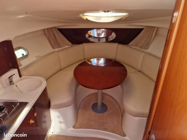 Pronajmout si Jeanneau Leader 805 v Francie