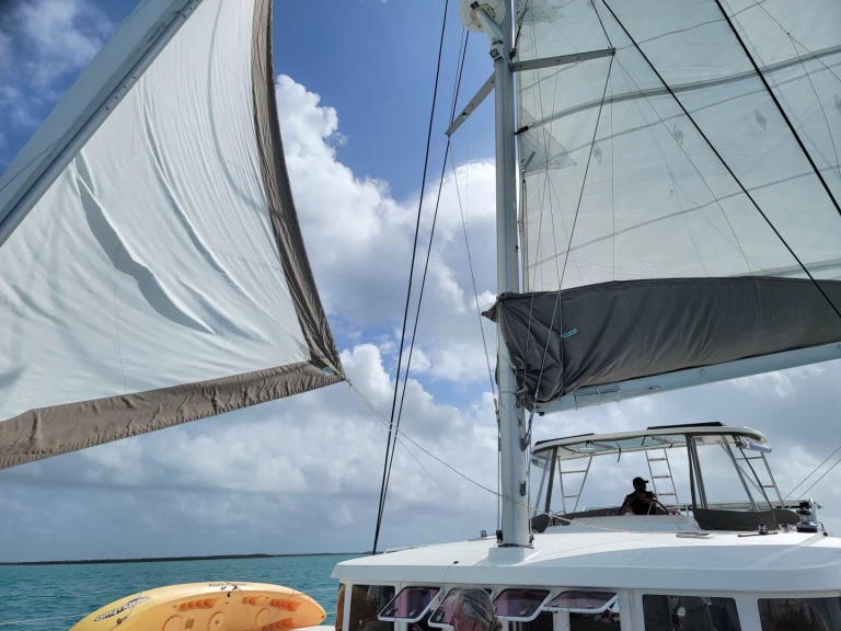 Pronájem Katamarán v Belize City -Fountaine Pajot Discover