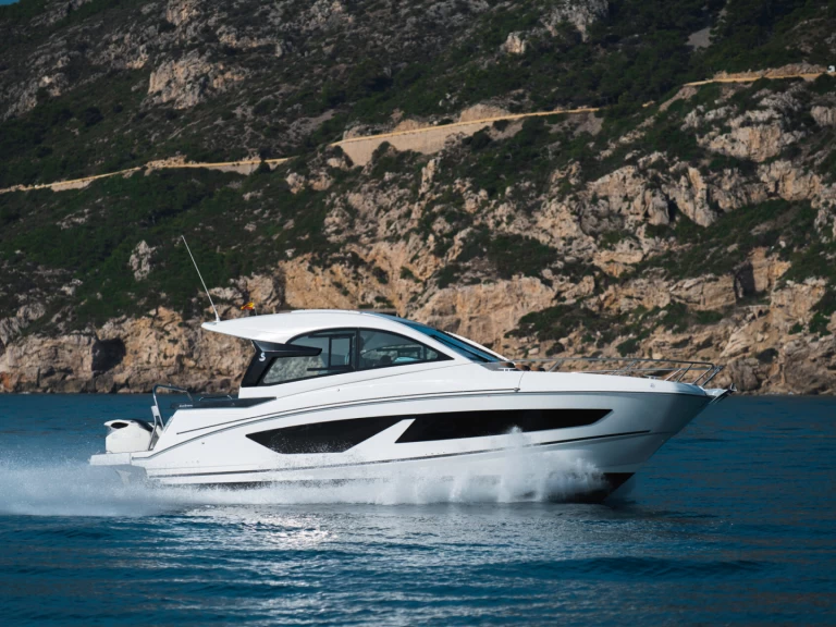 Motorová loď k pronájmu v Barcelona za nejlepší cenu