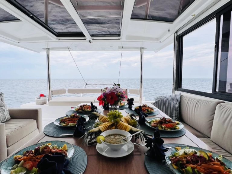 Pronájem lodi Bali First Tracks v Belize City na Samboatu