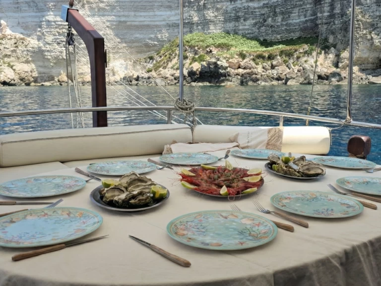 Pronájem Jachta Custom Gulet-Motor Sailor s licencí