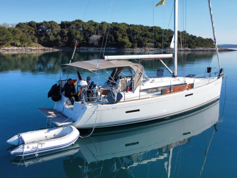 Pronajmout si Jeanneau Sun Odyssey 389 v Pula