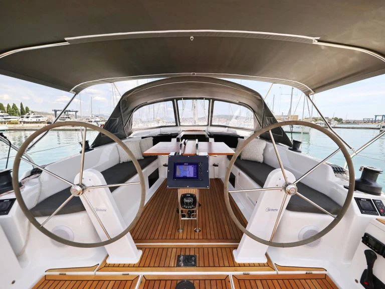 Pronajmout si Hanse Hanse 418 v Donji Seget