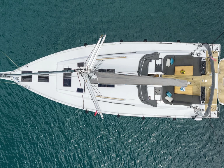 Pronajmout Plachetnice se skipperem či ne Hanse v Kaštela