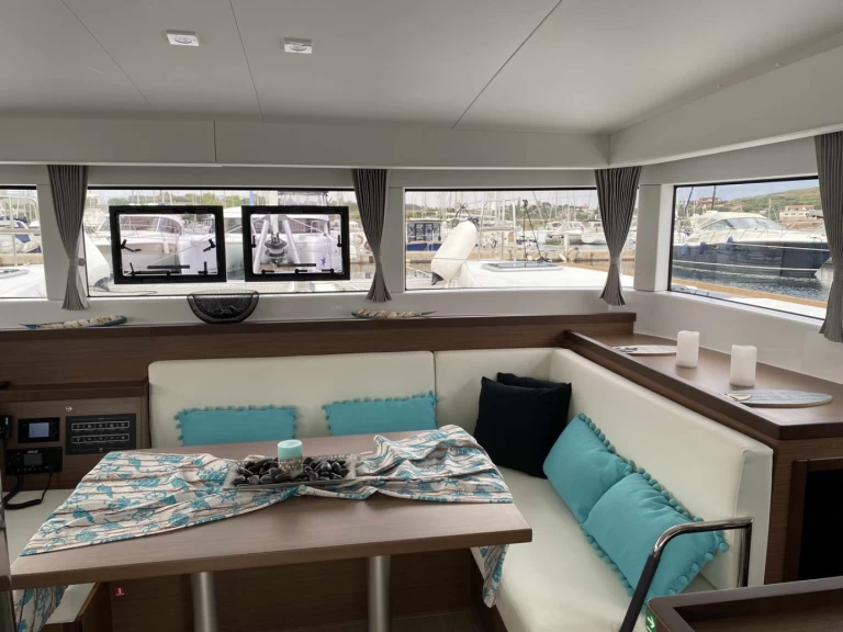 Pronájem Katamarán Lagoon s licencí