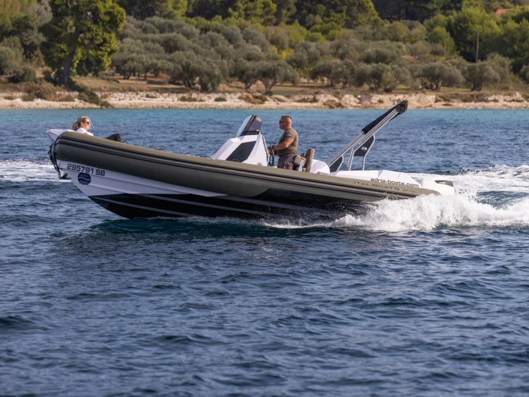 Pronájem Polotuhá loď Italboats s licencí
