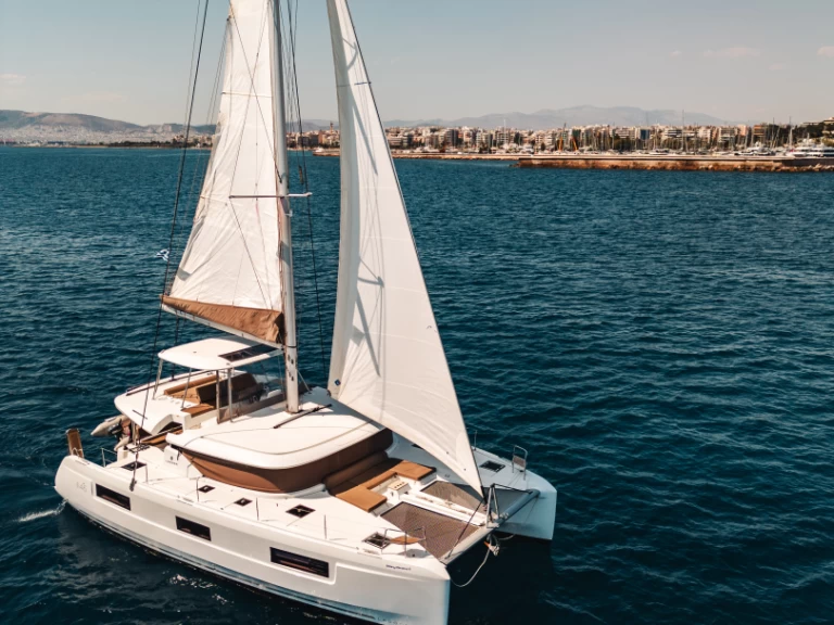 Pronájem lodi Alimos lákavé ceny Lagoon 46
