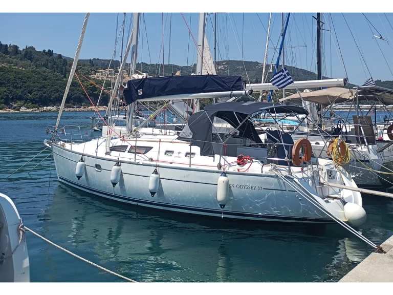 Jeanneau Sun Odyssey 37 jednotlivci a charterové společnosti v Nikiána