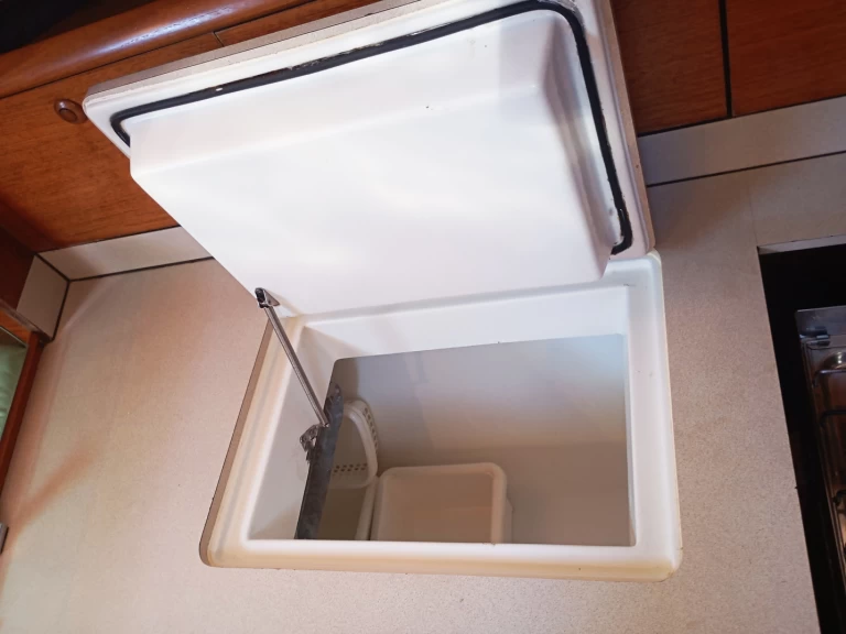 Pronájem jachty v Nikiána -Jeanneau Sun Odyssey 37 na Samboatu