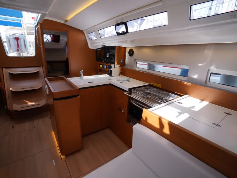 Pronájem Plachetnice Jeanneau s licencí