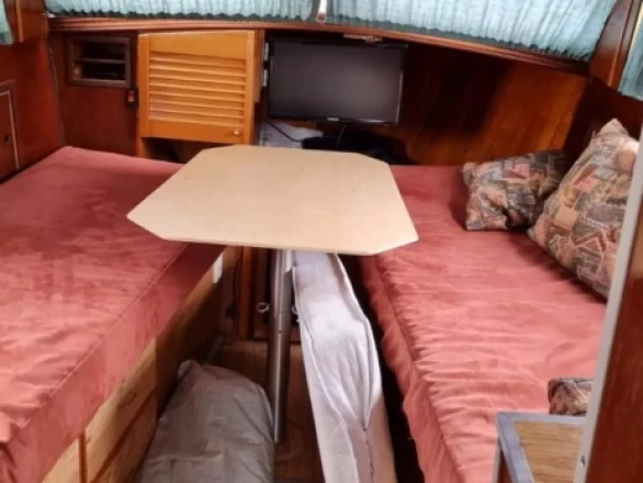 Pronájem Motorová loď peereboom kruiser s licencí