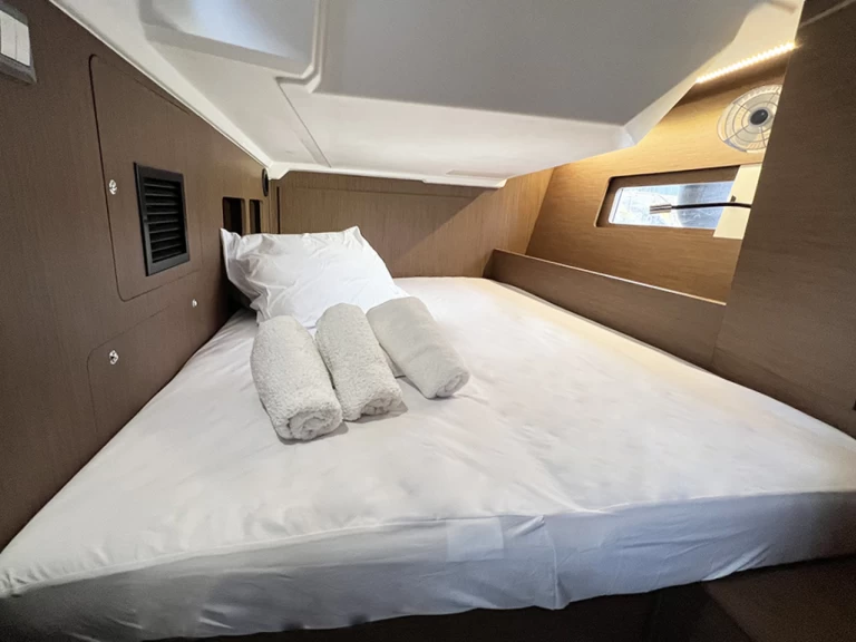 Plachetnice k pronájmu v Alimos za nejlepší cenu