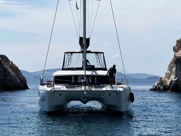 Pronajmout Katamarán se skipperem či ne Lagoon v Alimos