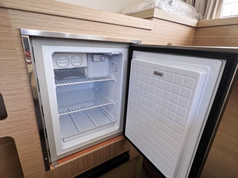 Pronájem lodi Lagoon Lagoon 42 v Alimos na Samboatu