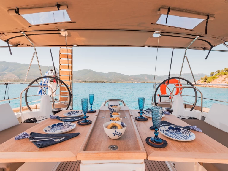 Pronajmout si Jeanneau Sun Odyssey 490[G] v Alimos