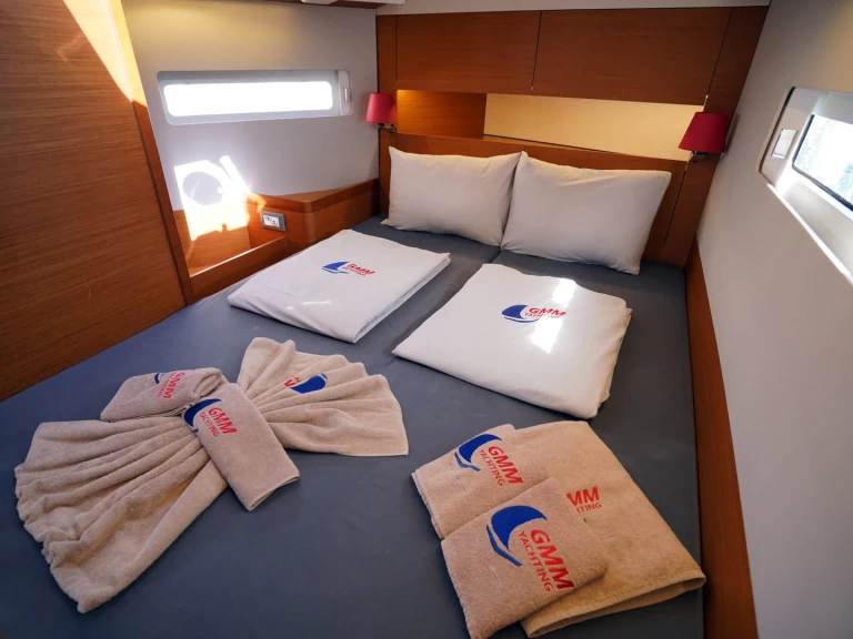 Pronajmout si Jeanneau Sun Odyssey 410 v Rhodos