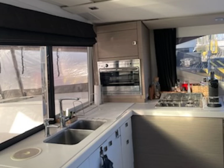 Pronájem Katamarán Fountaine Pajot s licencí