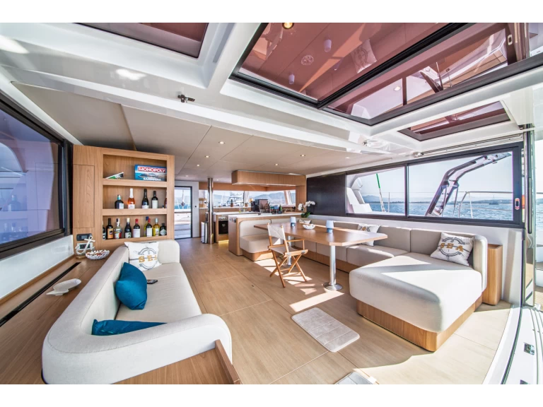 Pronájem Katamarán Bali s licencí