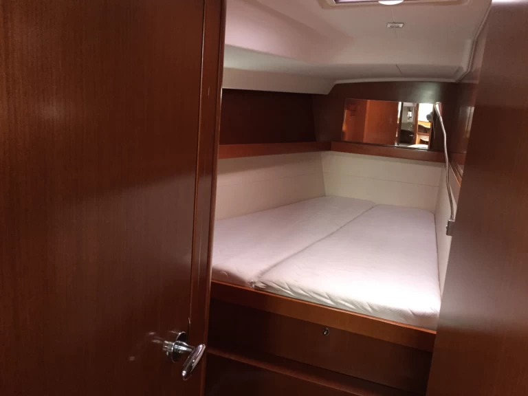 Pronajmout Plachetnice se skipperem či ne Bénéteau v Cugnana Verde