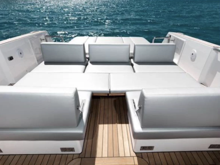 Motorová loď k pronájmu v Port de Saint Tropez za nejlepší cenu